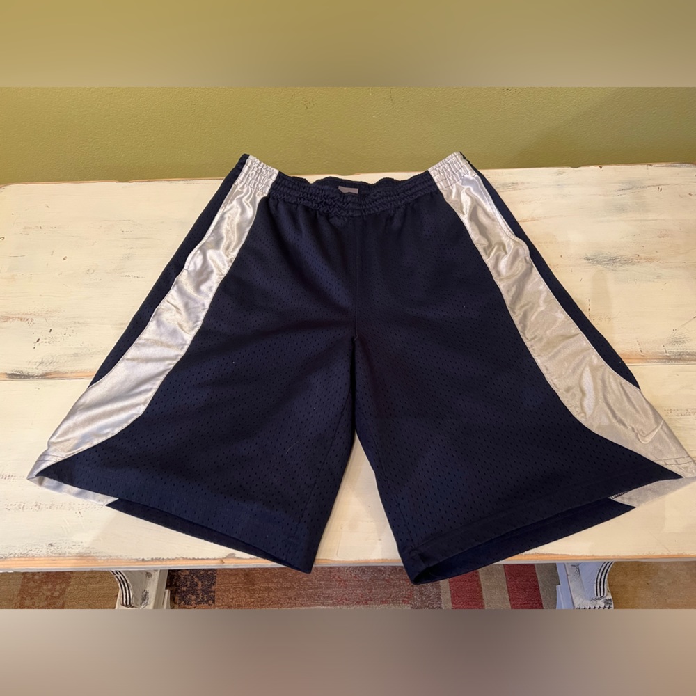 Nike basketball shorts size XL